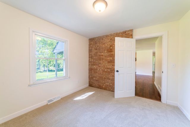 820 N 350 E, Valparaiso, IN 46383