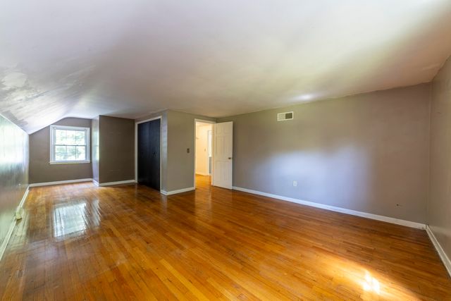 820 N 350 E, Valparaiso, IN 46383