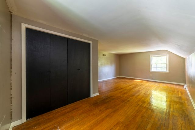 820 N 350 E, Valparaiso, IN 46383