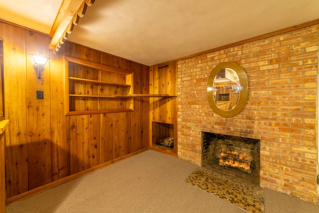 820 N 350 E, Valparaiso, IN 46383