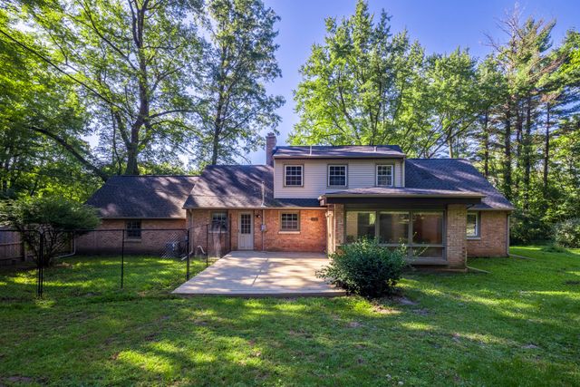 820 N 350 E, Valparaiso, IN 46383