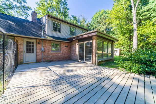 820 N 350 E, Valparaiso, IN 46383