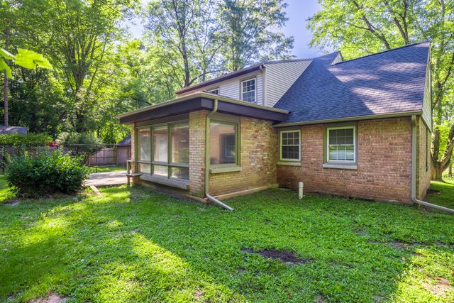 820 N 350 E, Valparaiso, IN 46383