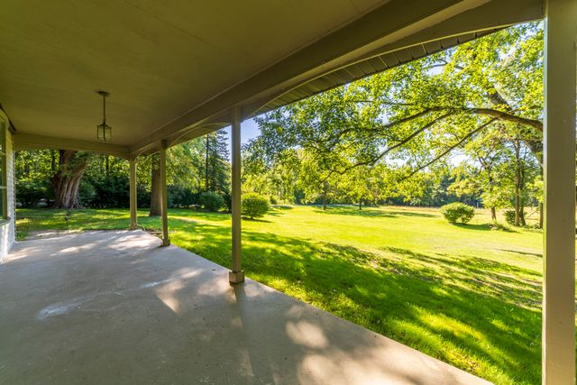 820 N 350 E, Valparaiso, IN 46383