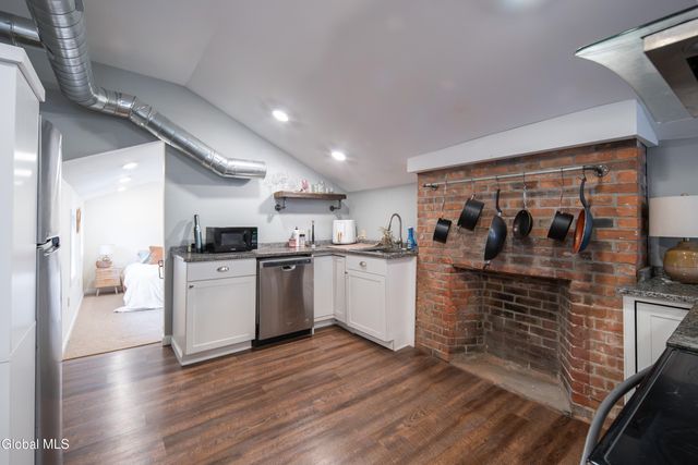 2439 5th Avenue, Troy, NY 12180