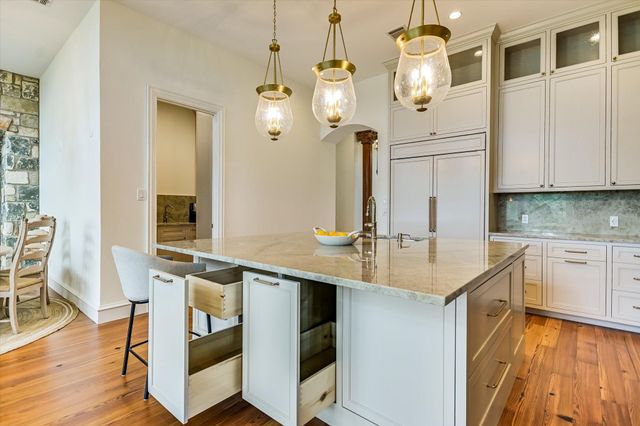 4646 Rockcliff RD, Austin, TX 78746