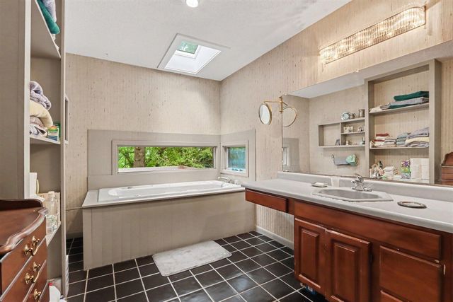 9808 Oak Forest Circle, Kalamazoo, MI 49009