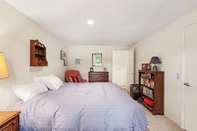 9808 Oak Forest Circle, Kalamazoo, MI 49009