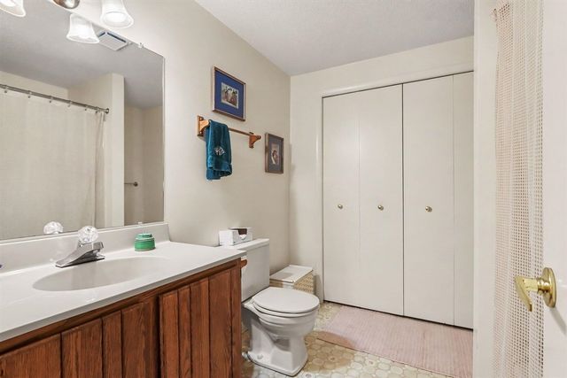 9808 Oak Forest Circle, Kalamazoo, MI 49009