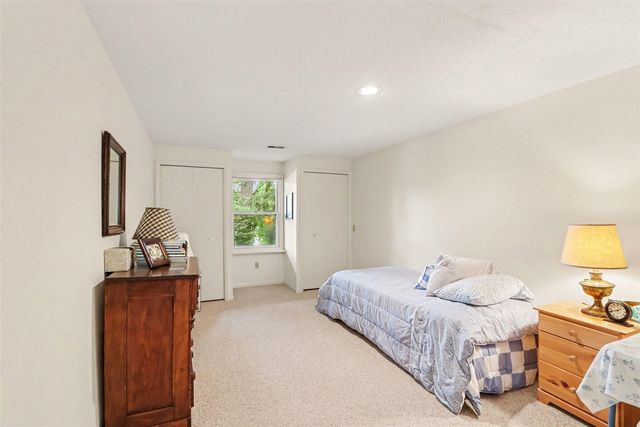9808 Oak Forest Circle, Kalamazoo, MI 49009