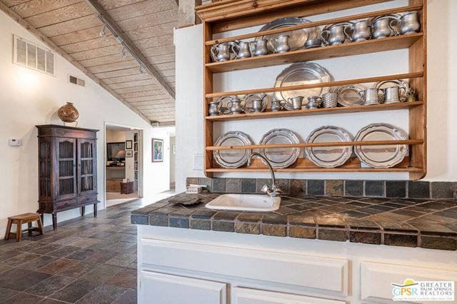 2240 E Miramonte Circle C, Palm Springs, CA 92264