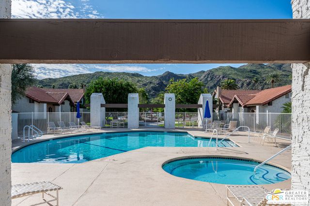 2240 E Miramonte Circle C, Palm Springs, CA 92264