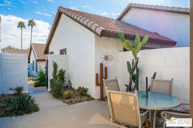 2240 E Miramonte Circle C, Palm Springs, CA 92264