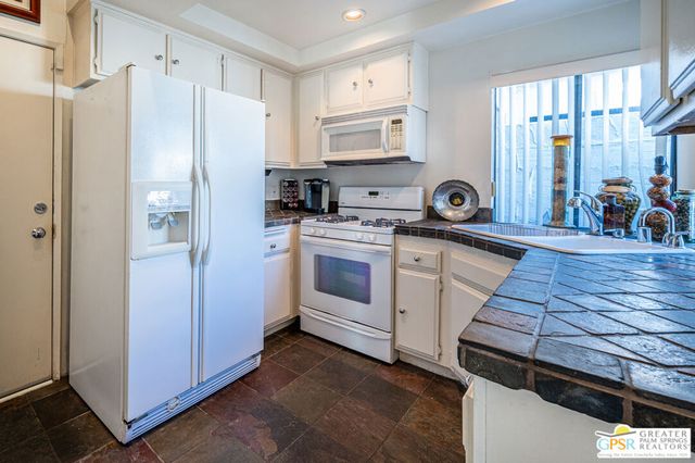 2240 E Miramonte Circle C, Palm Springs, CA 92264