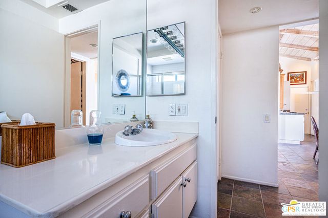 2240 E Miramonte Circle C, Palm Springs, CA 92264