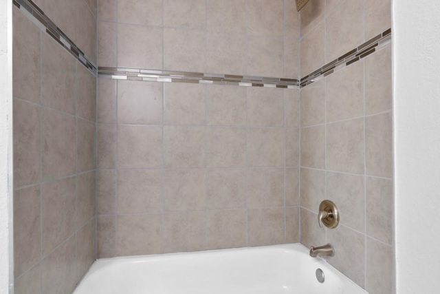 305 S Erwin Street, Brazoria, TX 77422