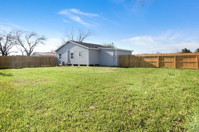 305 S Erwin Street, Brazoria, TX 77422