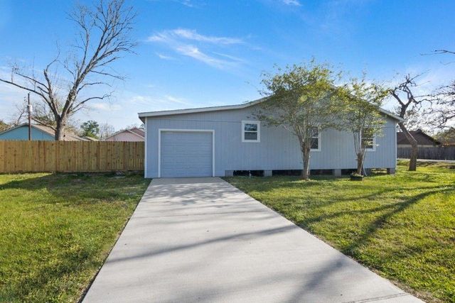 305 S Erwin Street, Brazoria, TX 77422