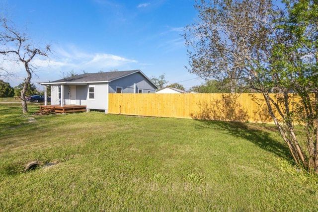 305 S Erwin Street, Brazoria, TX 77422
