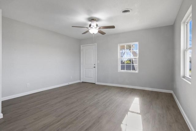 305 S Erwin Street, Brazoria, TX 77422