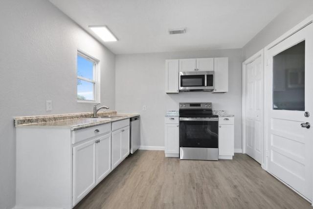 305 S Erwin Street, Brazoria, TX 77422