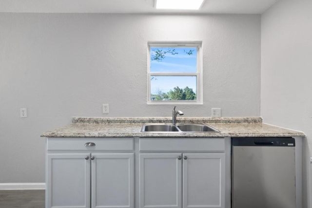 305 S Erwin Street, Brazoria, TX 77422