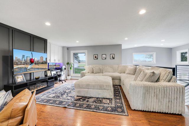 8426 Kimbro Avenue S, Cottage Grove, MN 55016