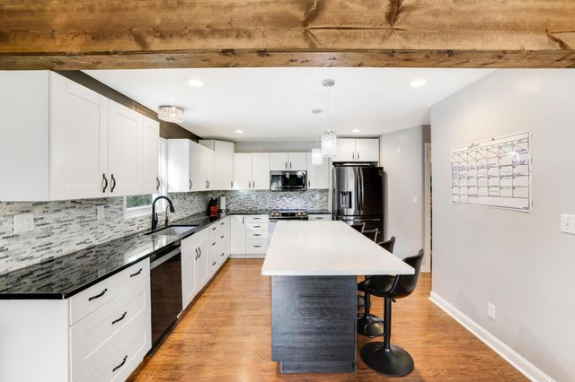 8426 Kimbro Avenue S, Cottage Grove, MN 55016