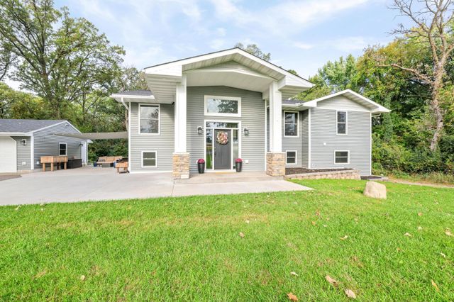 8426 Kimbro Avenue S, Cottage Grove, MN 55016