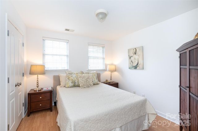 1230 Green Oaks Lane F, Charlotte, NC 28205