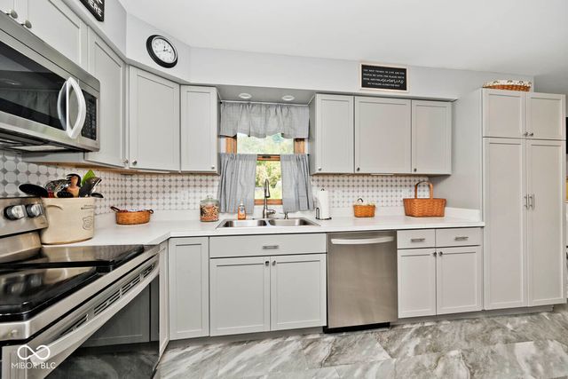 7642 Maxwelton Street, Mooresville, IN 46158