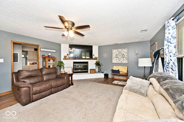 7642 Maxwelton Street, Mooresville, IN 46158