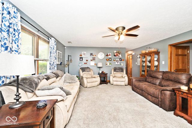 7642 Maxwelton Street, Mooresville, IN 46158