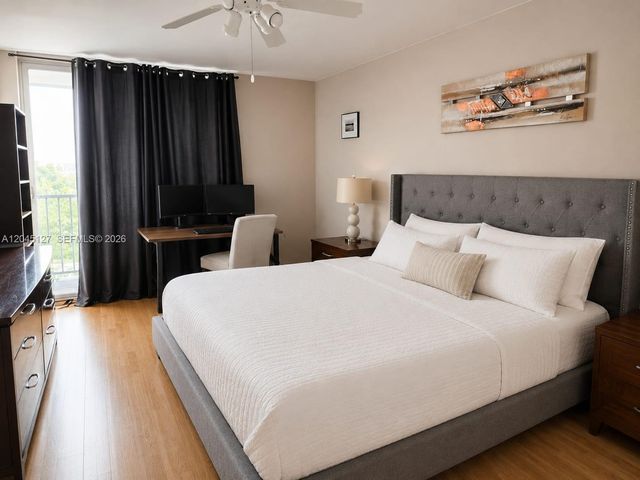 851 Three Islands Blvd 520, Hallandale Beach, FL 33009