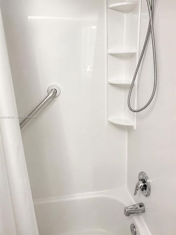 851 Three Islands Blvd 520, Hallandale Beach, FL 33009