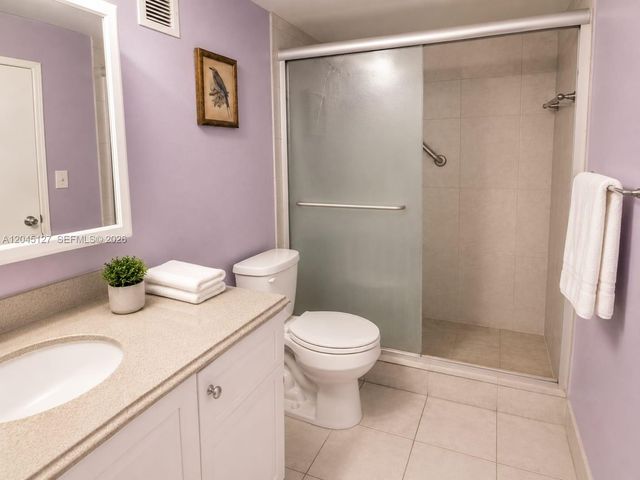 851 Three Islands Blvd 520, Hallandale Beach, FL 33009
