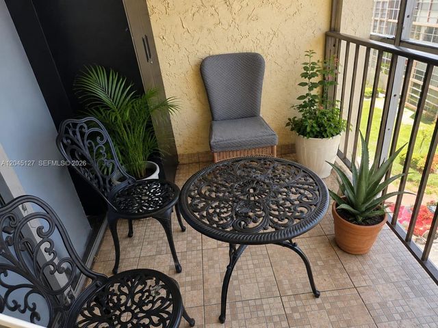 851 Three Islands Blvd 520, Hallandale Beach, FL 33009