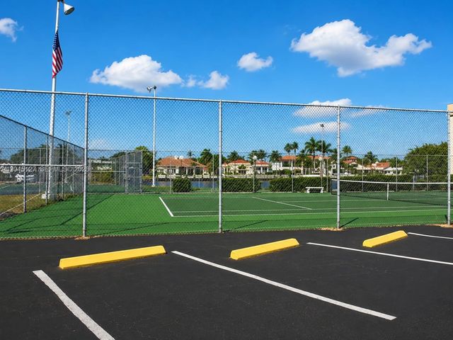 851 Three Islands Blvd 520, Hallandale Beach, FL 33009