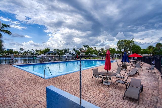 851 Three Islands Blvd 520, Hallandale Beach, FL 33009