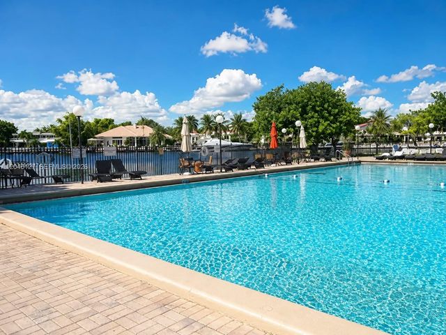 851 Three Islands Blvd 520, Hallandale Beach, FL 33009