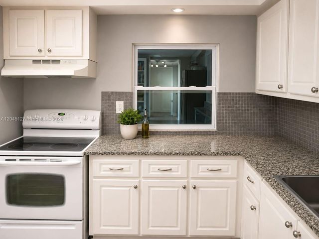 851 Three Islands Blvd 520, Hallandale Beach, FL 33009