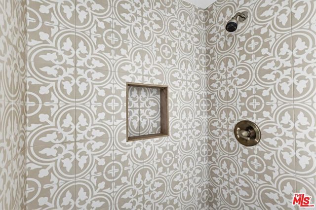 2163 W 27th Street, Los Angeles, CA 90018