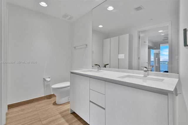 1010 Brickell Ave 2902, Miami, FL 33131