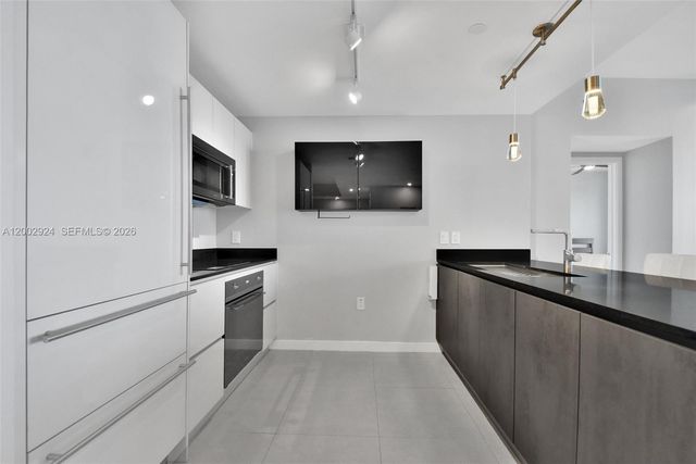 1010 Brickell Ave 2902, Miami, FL 33131