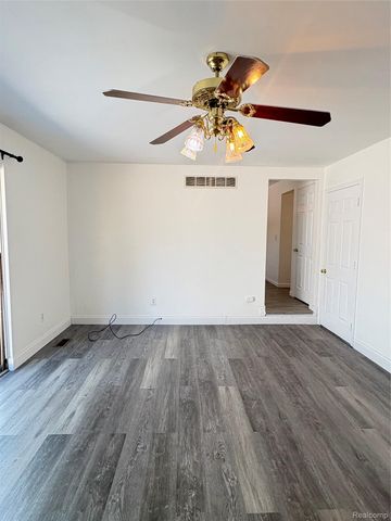 6994 York, Waterford Charter Township, MI 48327