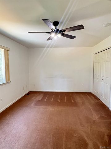 6994 York, Waterford Charter Township, MI 48327