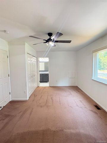 6994 York, Waterford Charter Township, MI 48327