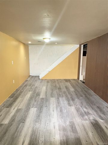 6994 York, Waterford Charter Township, MI 48327