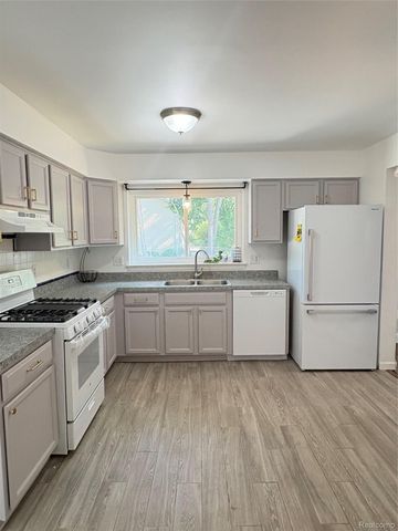 6994 York, Waterford Charter Township, MI 48327