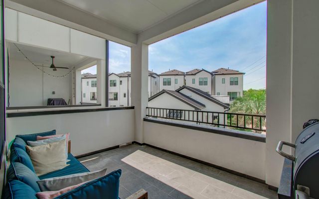 2816 Grand Fountains Drive B, Houston, TX 77054